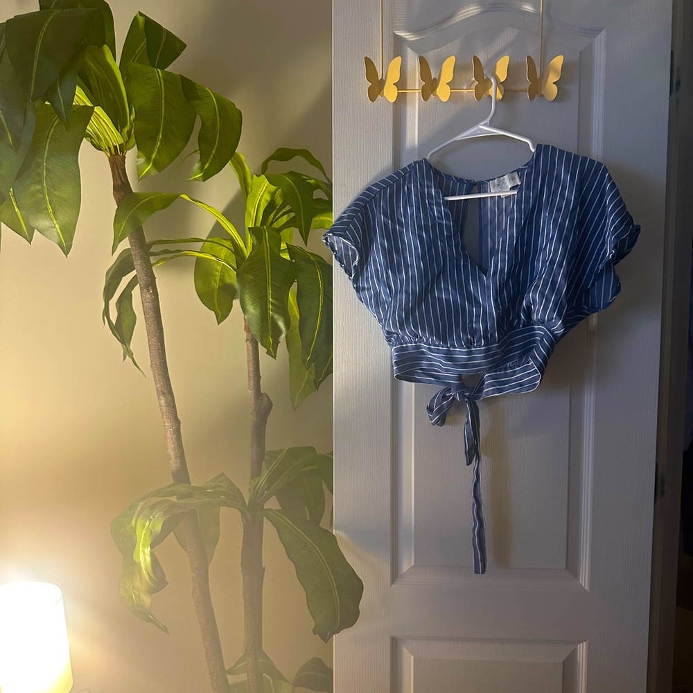 Crop top blue Jean striped with white lines open back